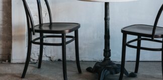 The 90% divorce prediction that was never a prediction Two chairs and a small table against a white wall