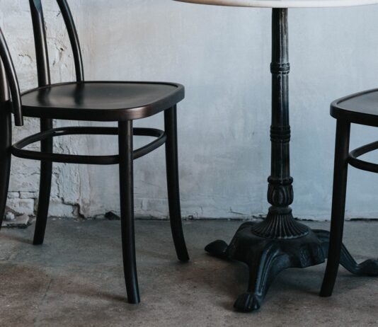 The 90% divorce prediction that was never a prediction Two chairs and a small table against a white wall
